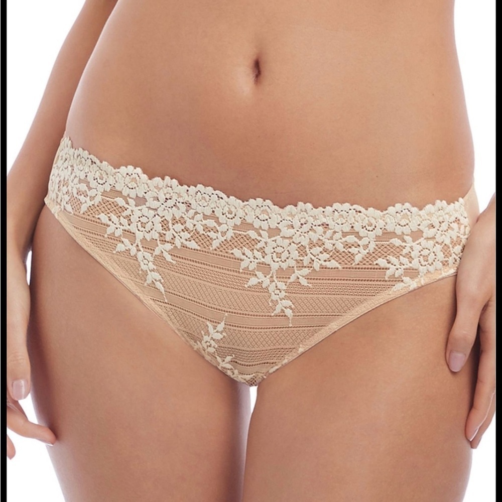 NWT Wacoal Embrace Lace Bikini Underwear XL
